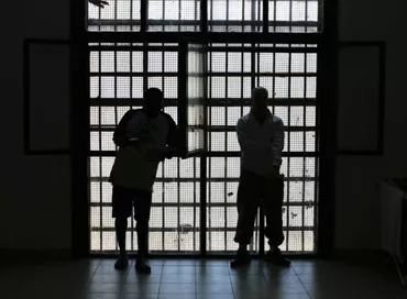 Violenze e mancato rispetto della dignità dei detenuti: l’inciviltà delle carceri