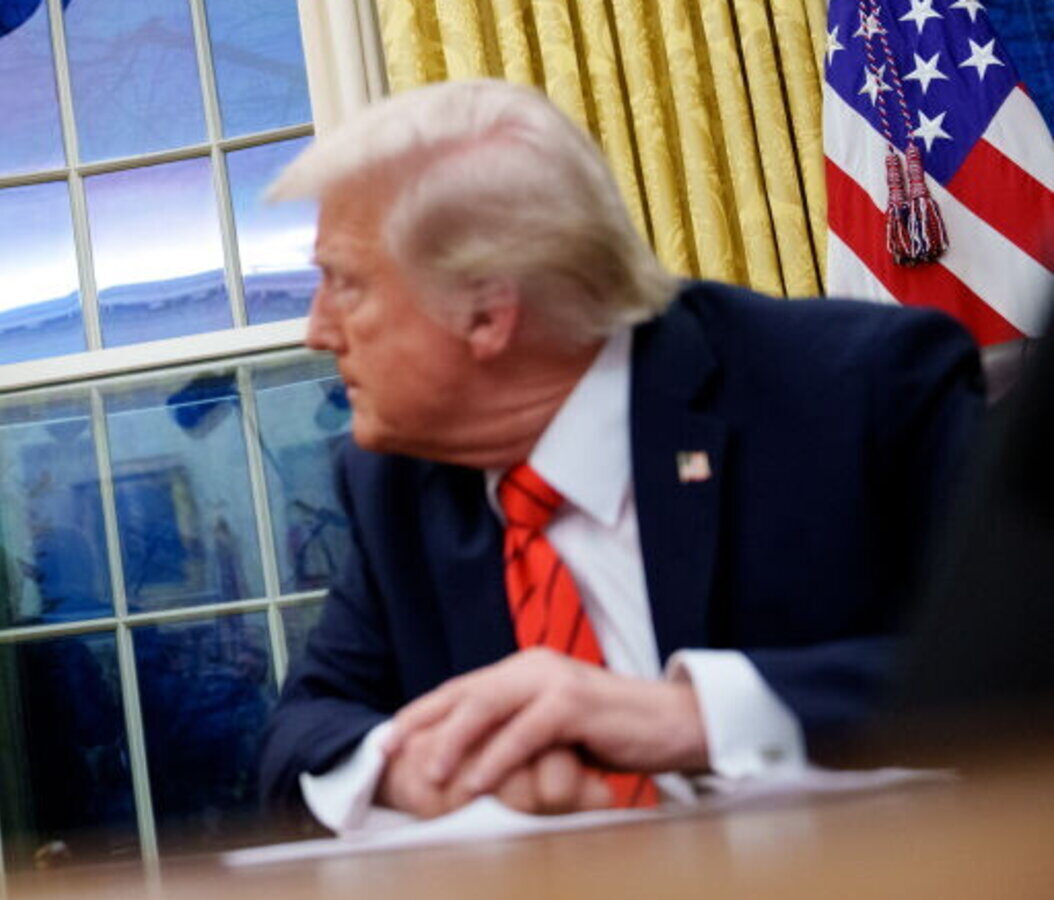 Travolto dai suoi dazi Trump si arrende e perde guerra dell’economia