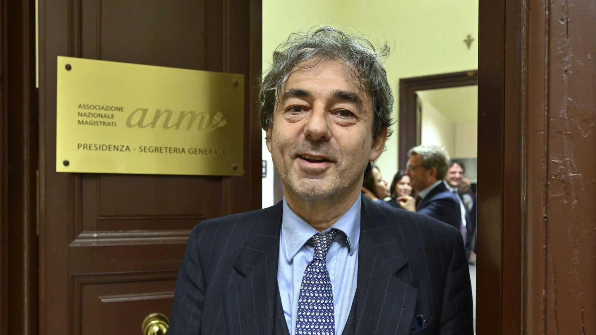 Lo scontro fra toghe e Governo precipita nel buco nero del caso Almasri