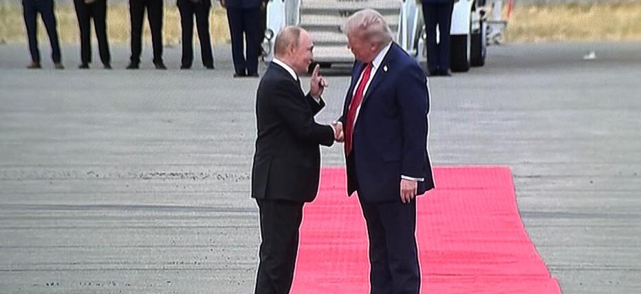 Trump accoglie Putin in Alaska ma cambia le carte in tavola del vertice