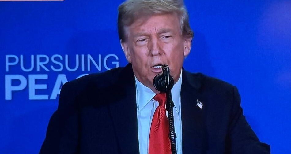 Putin diabolico Trump ridicolo: cronaca di un vertice senza pace e speranza