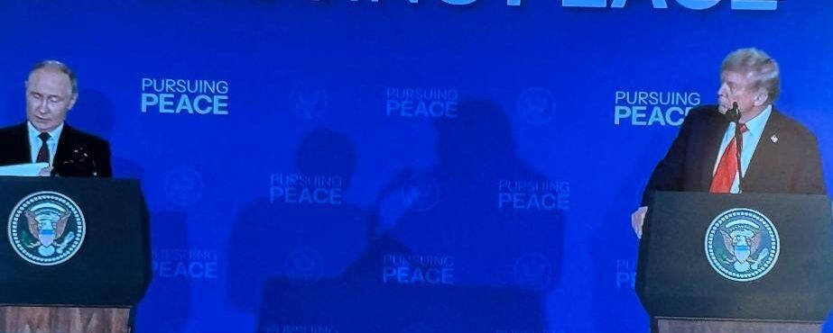 Putin diabolico Trump ridicolo: cronaca di un vertice senza pace e speranza