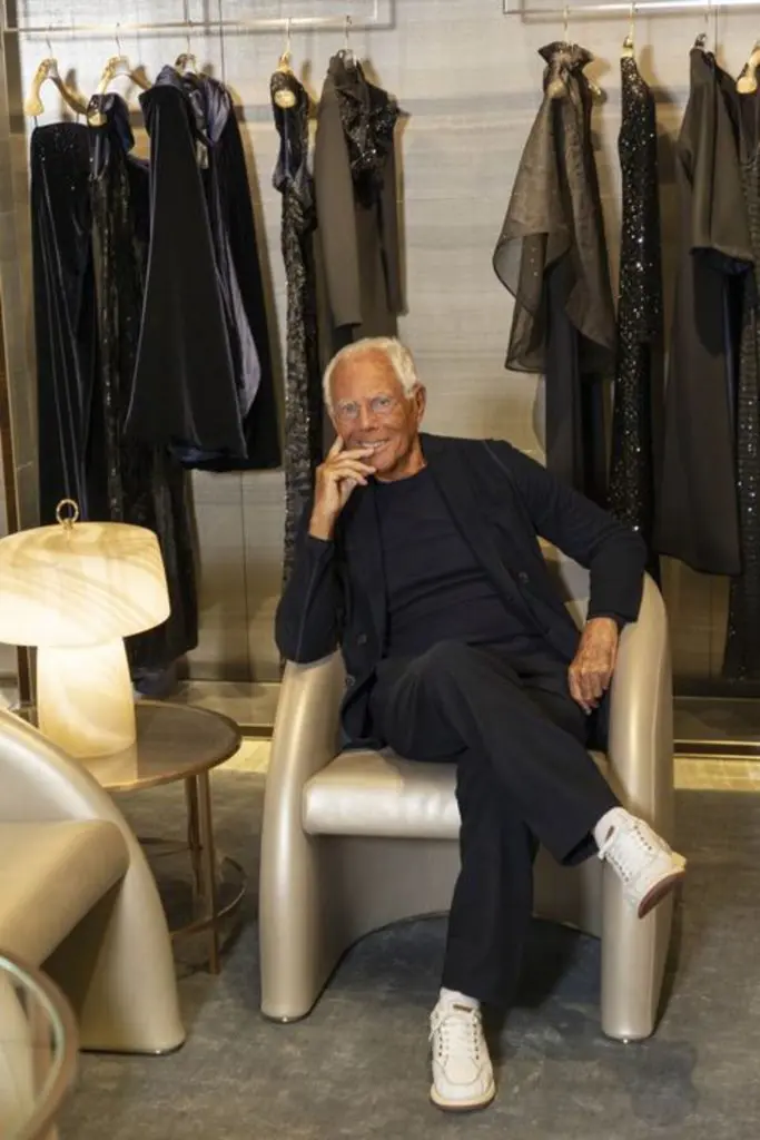 Come Giorgio Armani ha costruito il mondo del lusso un abito alla volta