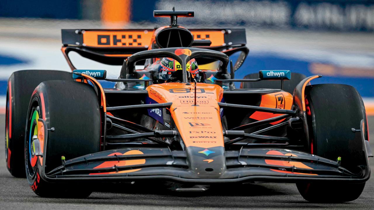 Gp Singapore: trionfa Russel davanti a Verstappen e Norris Ferrari nelle retrovie