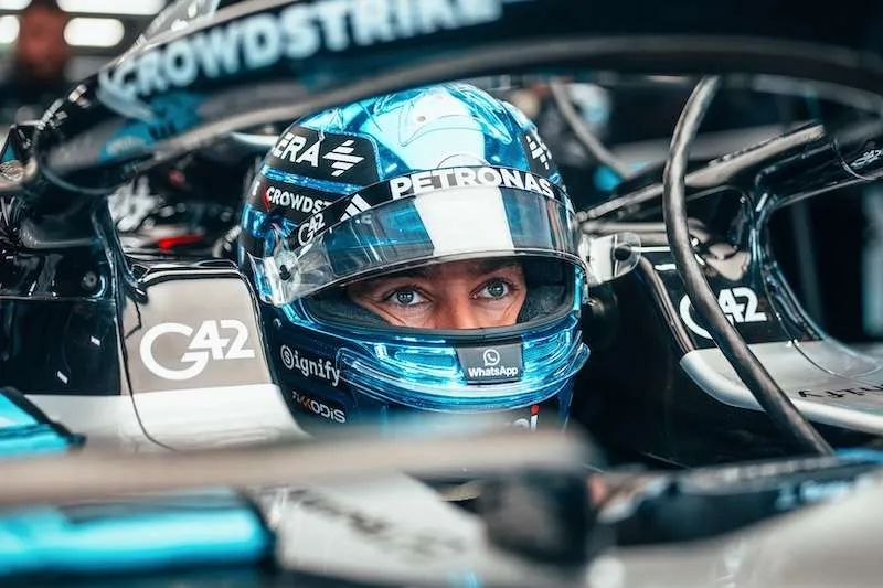 Gp Singapore: trionfa Russel davanti a Verstappen e Norris Ferrari nelle retrovie