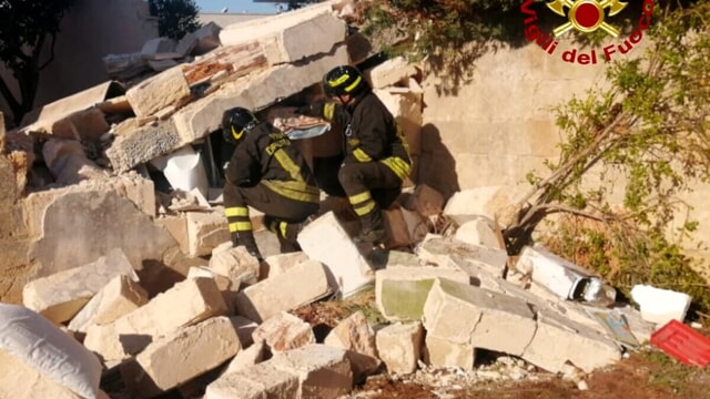 Verona: durante lo sgombero fanno esplodere una casa e uccidono tre carabinieri 