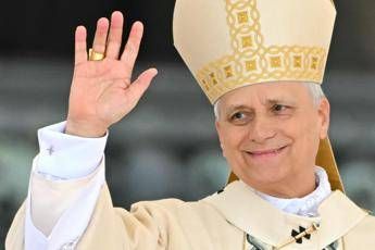 Re Carlo prega nella Sistina col Papa e avvia la ricomposizione dello scisma di Enrico VIII