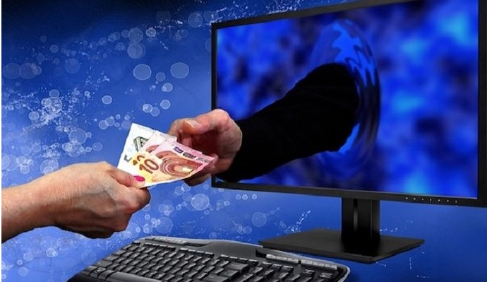 L’ancora della Polizia Postale che salva dalle trappole della palude social
