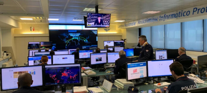L’ancora della Polizia Postale che salva dalle trappole della palude social