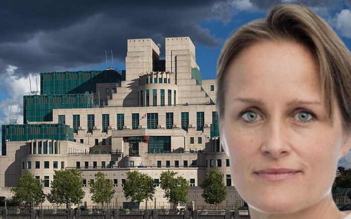 La nuova Direttrice dell’MI6 inglese: viviamo sospesi fra guerra e pace