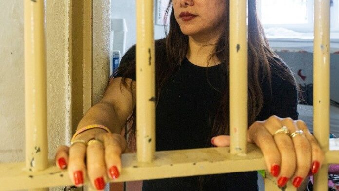 Le donne nei ranghi delle mafie: vittime o protagoniste ?