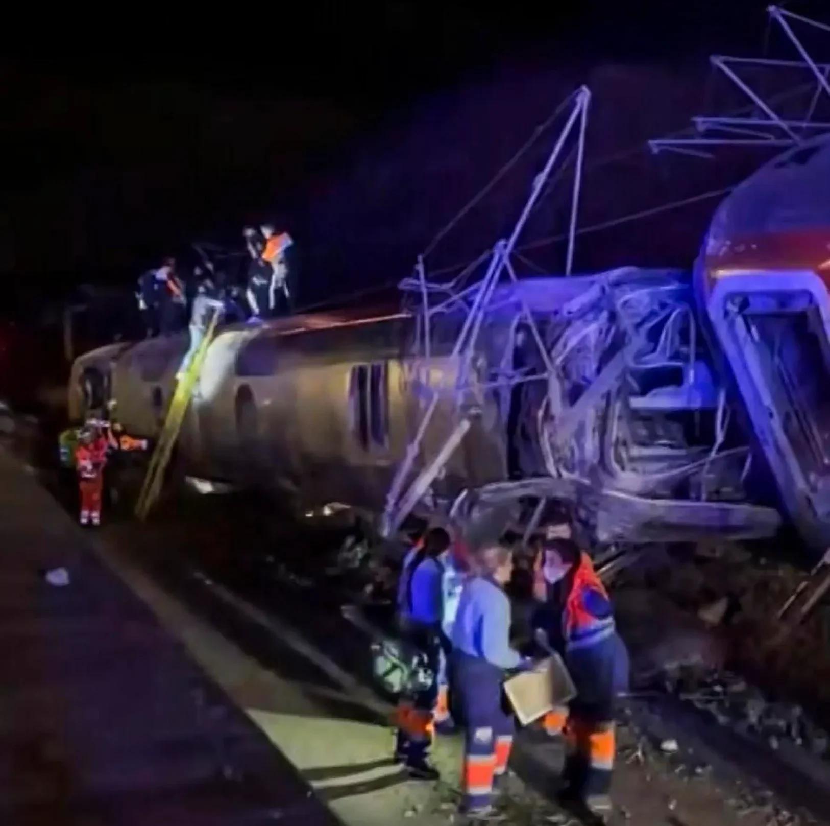 Disastro ferroviario in Spagna con diverse decine di  vittime