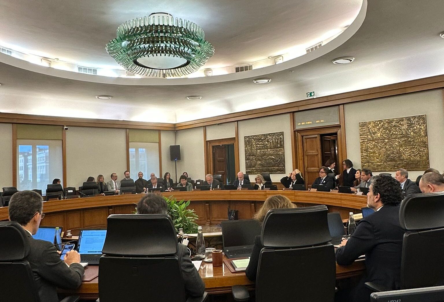 Mattarella presiede il plenum del Csm e tira le orecchie alla politica