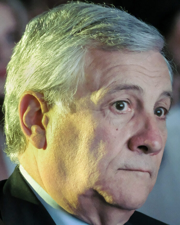 Gli sgoccioli della fenomenologia di Tajani e la mutazione genetica di Forza Italia