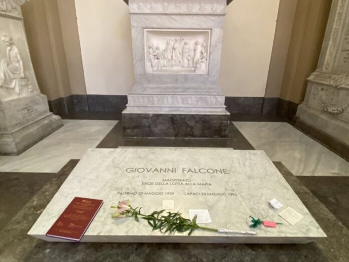 La memoria civile come scelta politica: il Pantheon di figli e figliastri