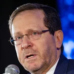 Il mondo la guerra la luna