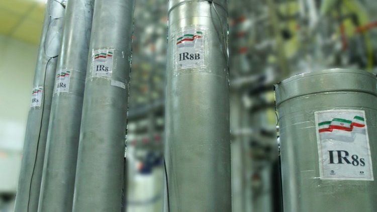 L'Iran tratta la riapertura di Hormuz e la distruzione dell'uranio arricchito