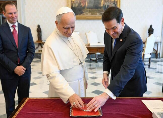 Papa Leone XIV benedice Rubio e tace su Trump