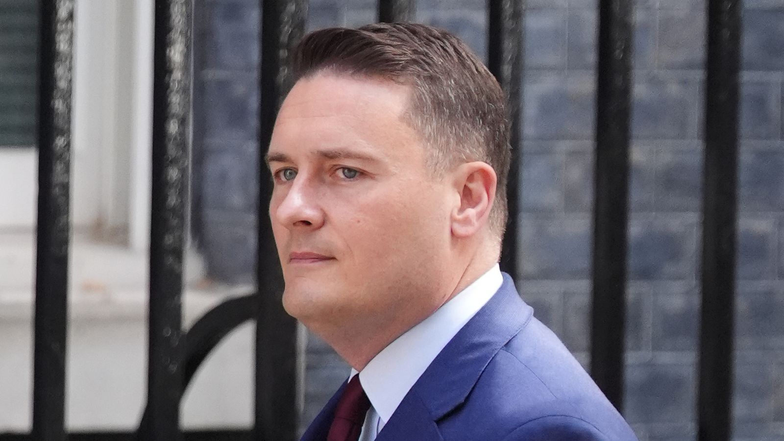Starmer il Re e la lezione inglese visti da Roma