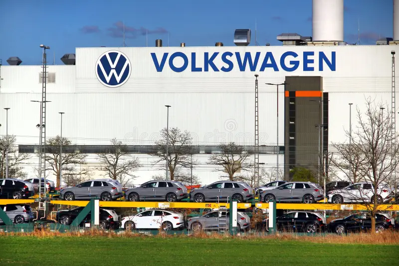 Volkswagen pronta a licenziare cento mila dipendenti e chiudere 4 fabbriche