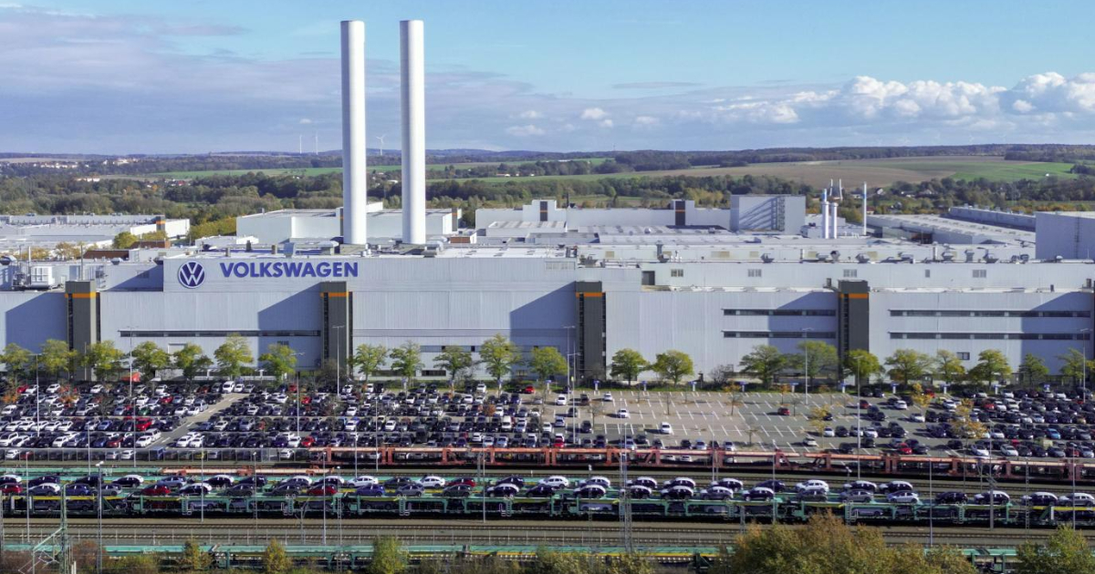 Volkswagen pronta a licenziare cento mila dipendenti e chiudere 4 fabbriche