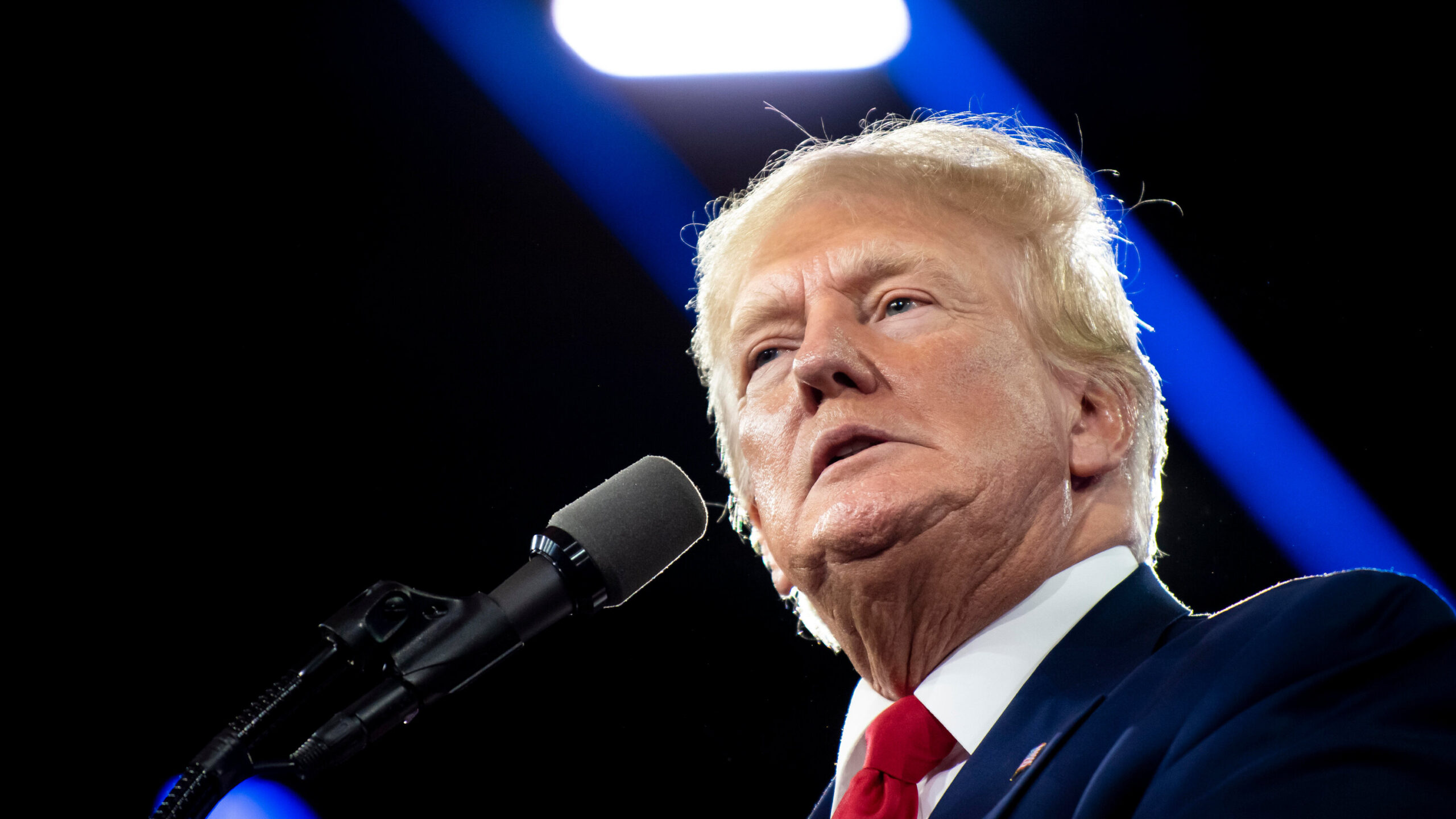 Trump si dibatte nel caos mentre l'Iran detta legge