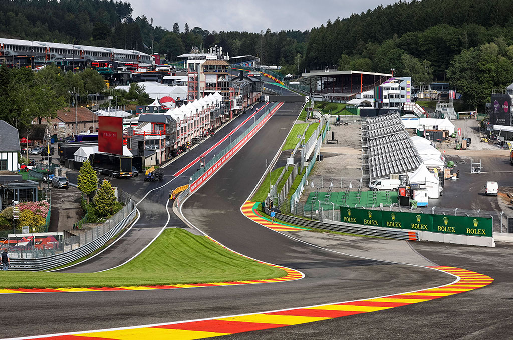 1° Leclerc 3° Hamilton: le Ferrari sbancano Silverstone