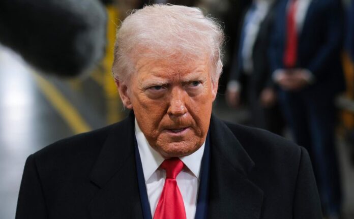 Trump si dibatte nel caos mentre l'Iran detta legge