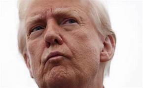 Trump si dibatte nel caos mentre l'Iran detta legge