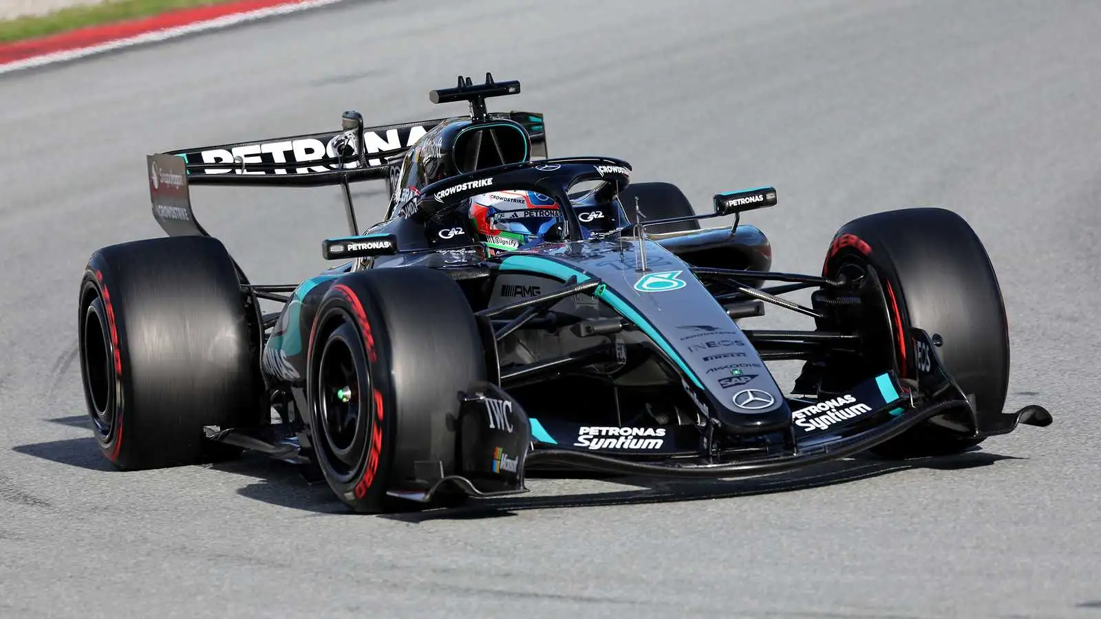 1° Leclerc 3° Hamilton: le Ferrari sbancano Silverstone