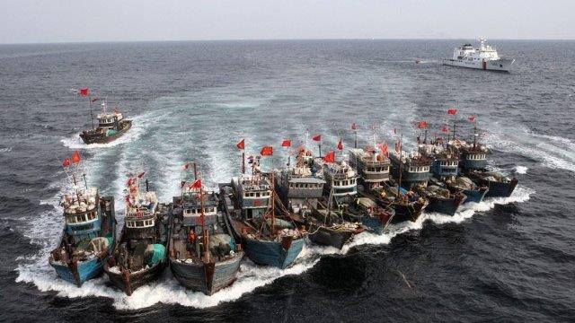 Migliaia di finti pescherecci: la potente flotta fantasma della Cina