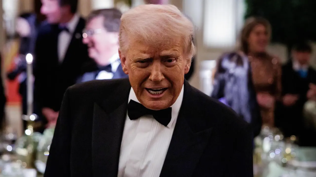 E' calato il gelo alla cena bis dei corrispondenti della Casa Bianca quando Trump ha ironizzato sul suo terzo mandato presidenziale