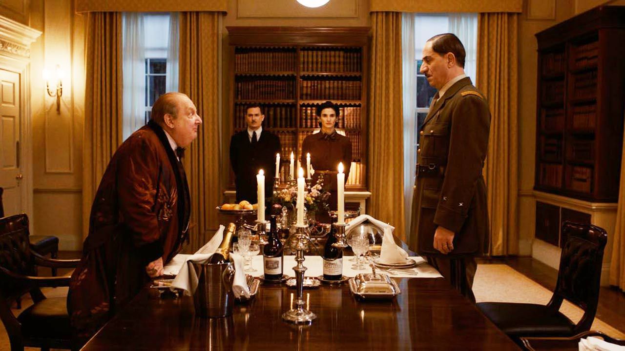https://www.zerozeronews.it/il-leggendario-de-gaulle-resiste-e-vince-in-due-tempi-anche-al-cinema/