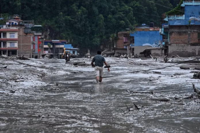 Ecatombe in Nepal e Tibet oltre 200 vittime e mille dispersi
