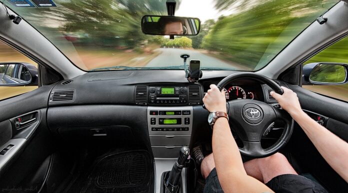 Le stragi provocate dai giovani che si filmano mentre guidano a folle velocità
