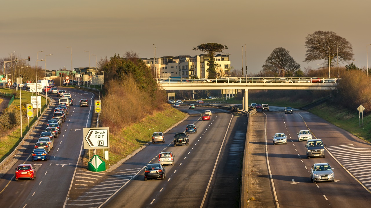 Irlanda auto contromano in autostrada per una sfida on line: morti cinque ragazzi