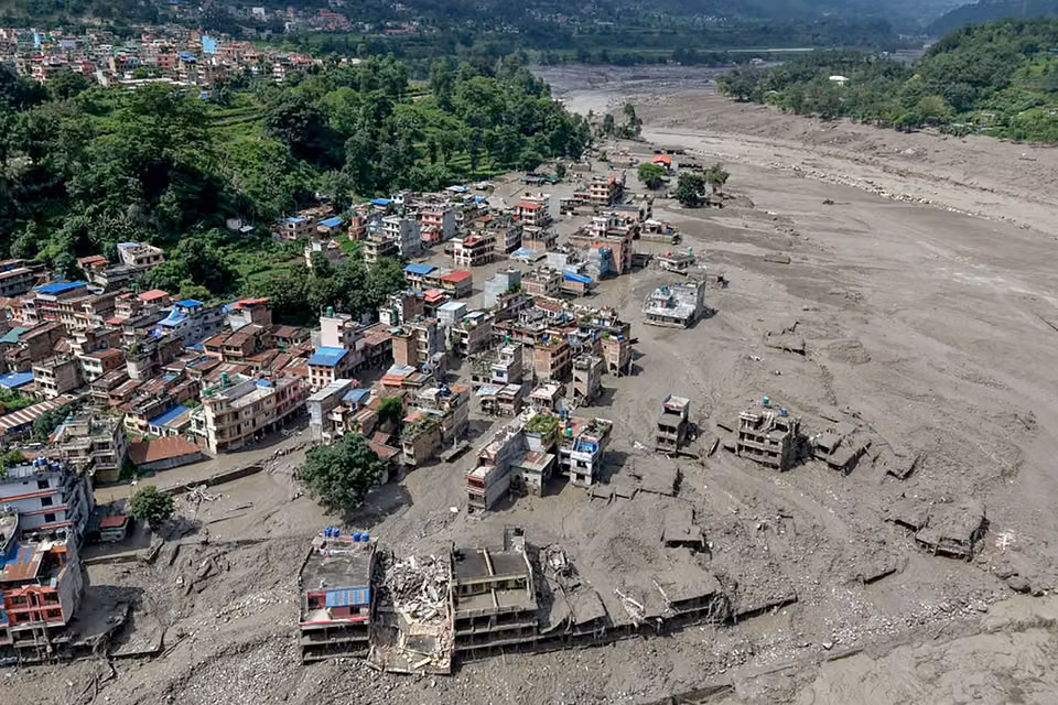 Ecatombe in Nepal e Tibet oltre 200 vittime e mille dispersi
