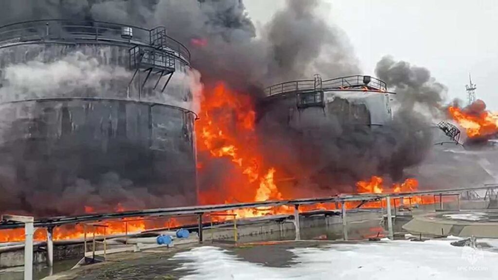 Guerre raffinerie di petrolio e prezzi alle stelle dei carburanti