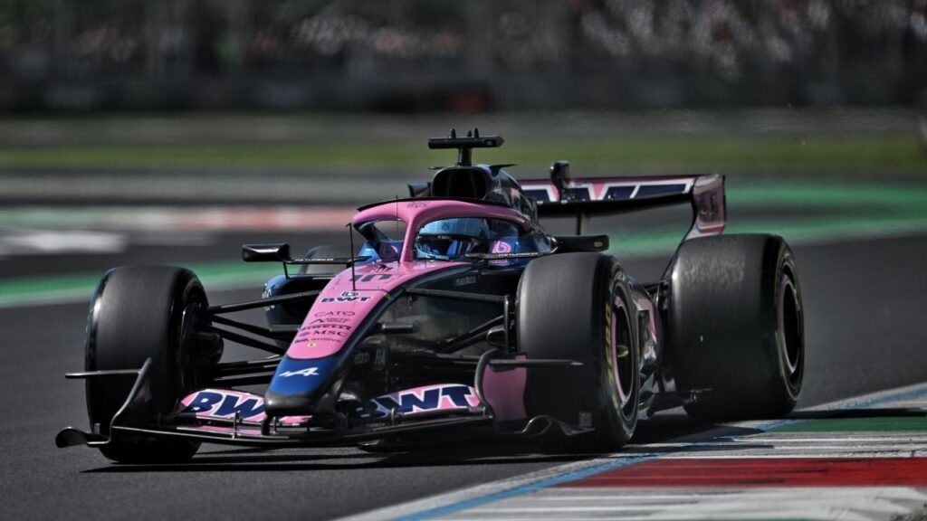 l GP Italia a Monza, si è assistito ad uno show Mercedes nonostante fossero finiti lunghi sia Russell che Antonelli nel tentativo di sorpassarsi a vicenda nel'epilogo. Rimonta pazzesca di Antonelli che avviatosi da ultimo, collezionando giri veloci a ripetizione, ha conquistato un superlativo successo in 1h 49"38 precedendo Russell staccato di 3"857. Terzo Verstappen con la Red Bull a 14"722. Poi Norris, Piastri, Hamilton, Gasly, Lindbald, Colapinto, Tsunoda.CIRCUITO - Lunghezza 5,793 km, distanza totale gara 306,720 km, 11 curve tra cui la variante Ascari, il tempo record appartiene a Norris su McLaren (1'42"229) stabilito nel 2025. Numero giri: 53. Il primo Gran Premio nel 1950. PRONTI VIA - Gasly (Alpine) mantiene la posizione, Leclerc attacca Russell poi c'è il contatto in curva 1 con Hamilton e il francese finisce a muro e accusa dolori al collo e verrà sottoposto ad un controllo medico. Hamilton via radio: Charles mi ha spinto fuori. Bandiera rossa, entra la safety car e tutti rientrano ai box. Al terzo giro era Russell su Gasly, Verstappen, Piastri, Colapinto, Norris, Lindblad, Bearman, Hamilton, Bortoleto, Antonelli (Mercedes). Nessuna investigazione per Hamilton-Leclerc. Russell leader con ampio margine, poi iniziano i pit stop e Verstappen passa primo al 13° giro su Russell ed Antonelli autore di una rimonta interessante tanto da balzare in testa al 17° giro! META' GARA - Classifica al 27° giro: Russell davanti al compagno di scuderia Antonelli con un vantaggio minimo poi Verstappen, Piastri, Hamilton, Norris, Gasly. Si ritira Alonso. Bandiera gialla per la vettura di Stroll ferma in pista. Ai box Antonelli e Verstappen che sfruttano la virtual safety car. 