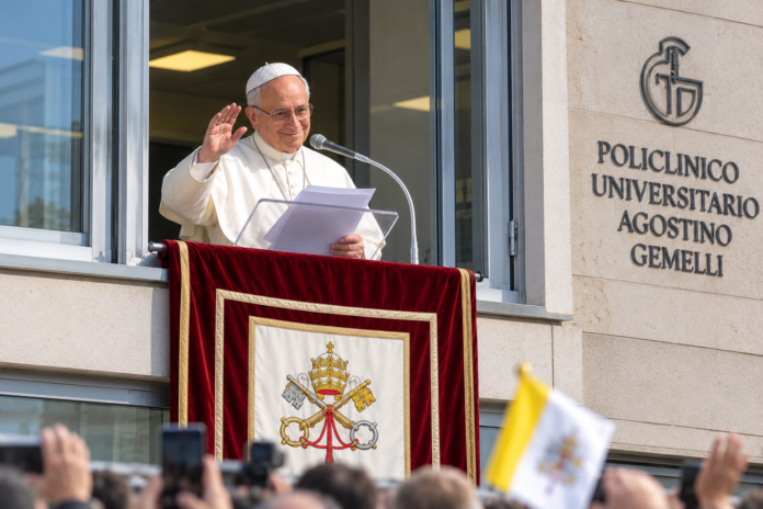 Leone XIV reciterà l'angelus dalla finestra del Gemelli che é come dire riabbiamo il Papa pressoché guarito e pronto a rientrare in Vaticano