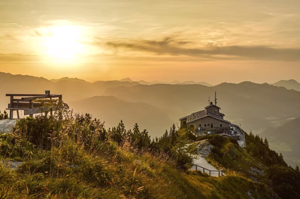 Le fiamme dell'inferno distruggono l'ultimo rifugio di Adolf Hitler