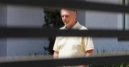 Sconfitto e ricercato: squallida uscita di scena di Flavio Bolsonaro 
