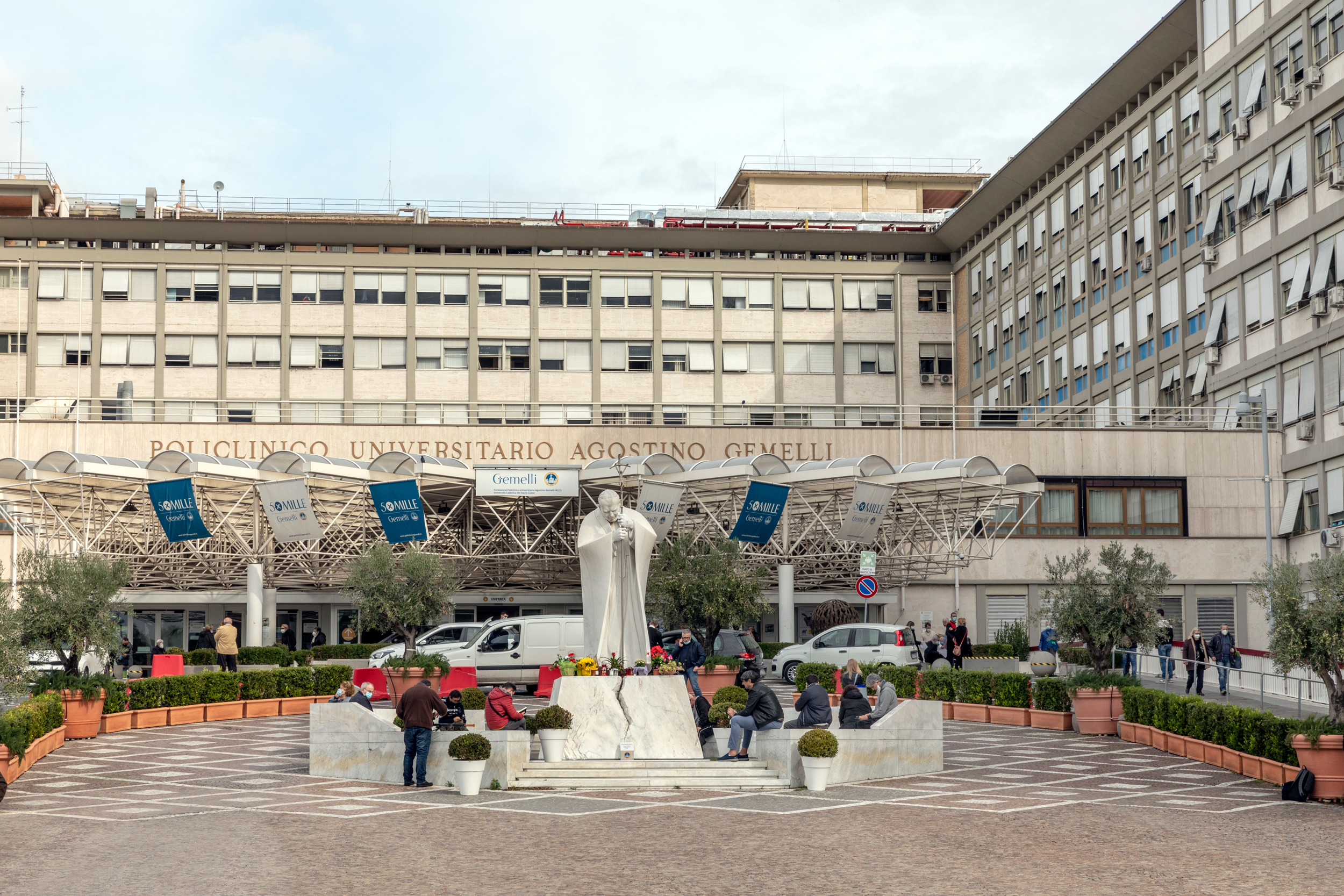 La sala operatoria di Papa Leone XIV chirurghi ottimisti