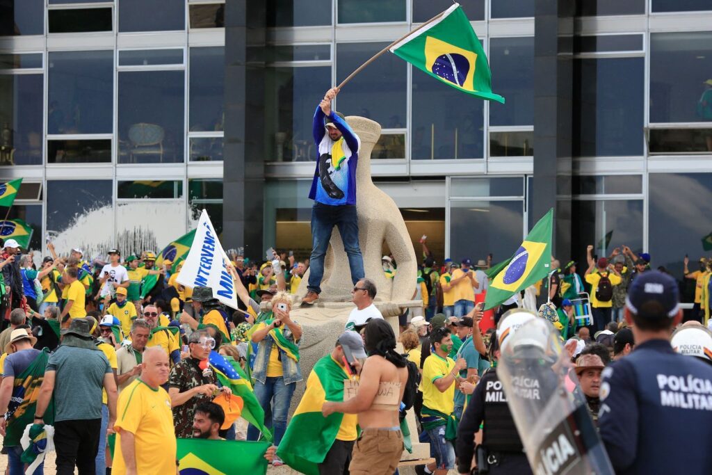 Brasile: il ritorno di Bolsonaro che supera Lula a va al ballottaggio