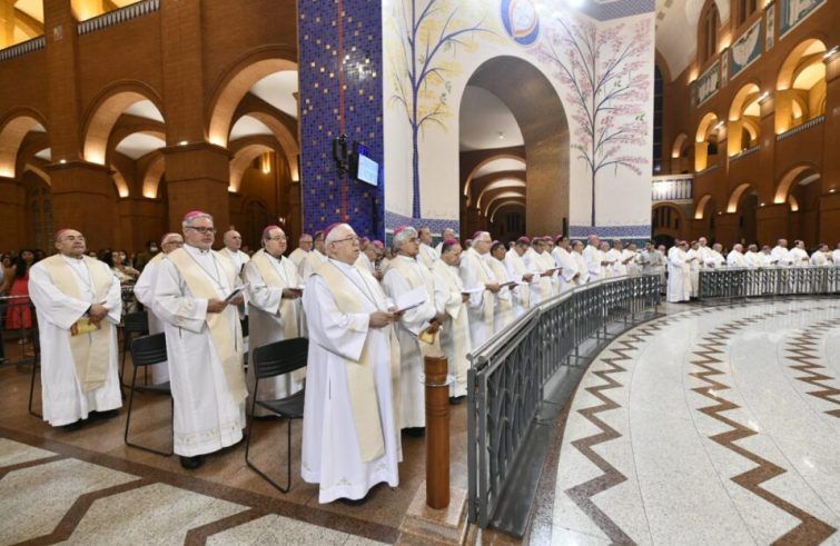 La Chiesa brasiliana “scomunica” Bolsonaro: è una minaccia per la democrazia