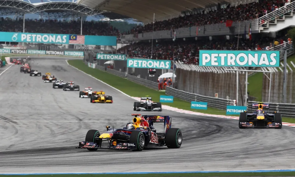 F1: Verstappen in pole a Sepang poi Hamilton e Antonelli