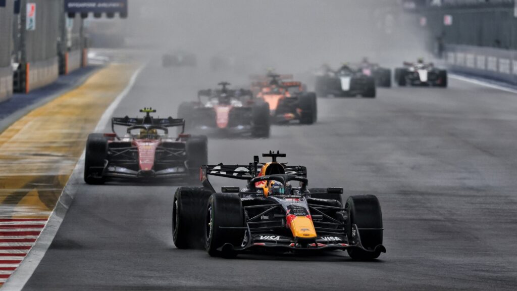 Verstappen pigliatutto a Singapore seguito dalle due Ferrari e da Antonelli 