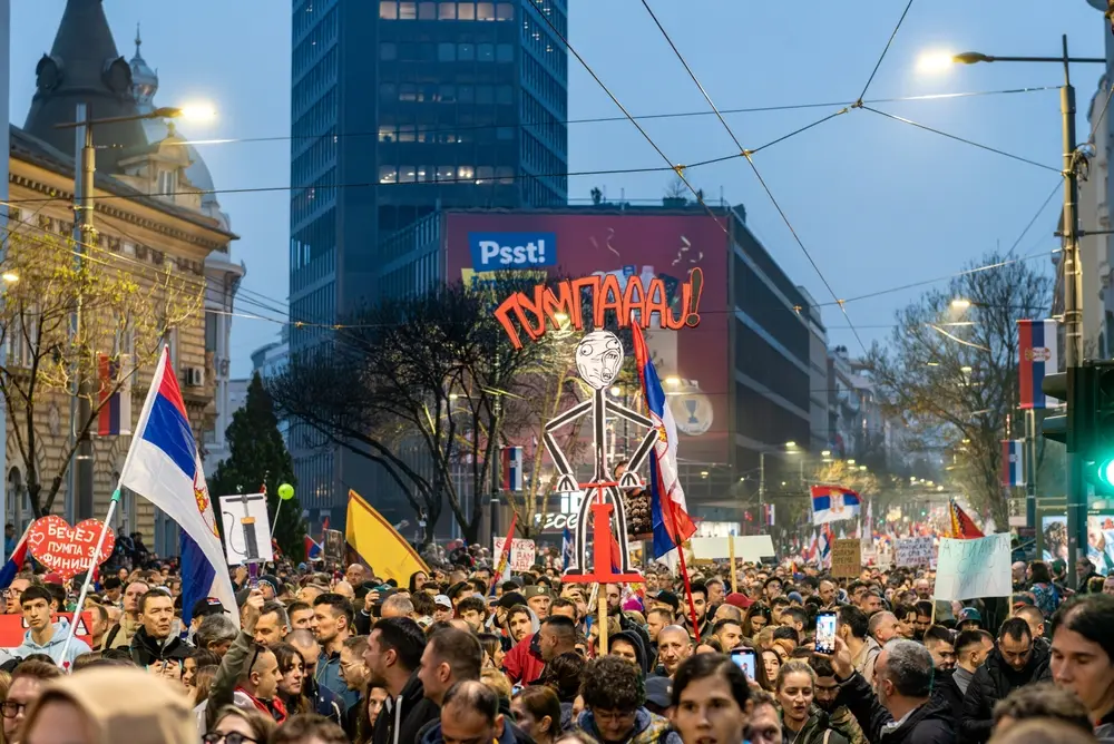 Serbia: gli studenti stravincono le elezioni e liberano il paese dal regime nazionalista 